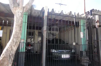 Casa térrea em excelente localização com preço abaixo do mercado !