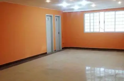 Excelente prédio comercial com 4 andares,12 salas, 14 banheiros,próximo ao metro santa cruz.