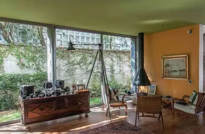 Uma linda obra do arquiteto urbanista e astista plástico!