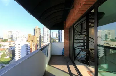 Espetacular apartamento triplex totalmente reformado.
