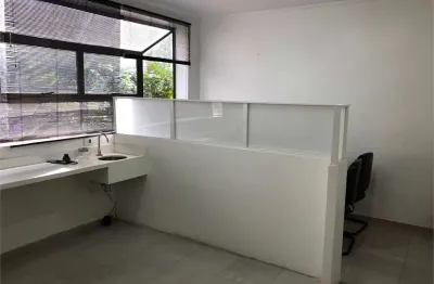 Comercial para locação no itaim. pé na calçada. casa de 2 andares, pode alugar separadamente.