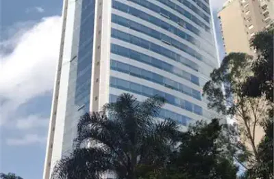 Conjunto comercial composta de 2 salas totalizando 260 m2 e 8 vagas.