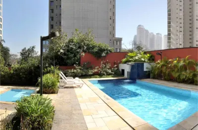 Apartamento mobiliado com 54m², 2 dormitórios, sacada e 1 vaga próximo à berrini.