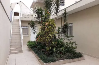 Casa a venda no brooklin com 03 dormitórios, sendo 01 suíte e 02 vagas.
