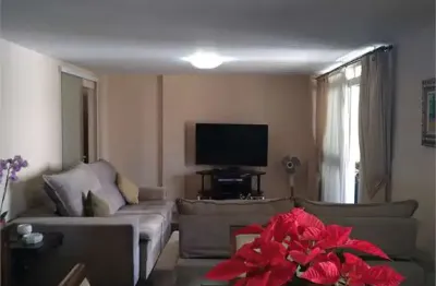 Apartamento duplex, espaçoso, ensolarado. ideal para uma bela modernização.