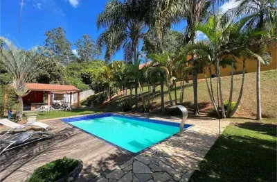 Casa na fazendinha com 4 dormitórios, 2 suítes, 5 banheiros, 6 vagas com piscina, natureza e vista