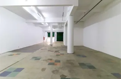 Salão comercial reformado, fluxo grande de pedestres, á 200 metros do metrô marechal deodoro.
