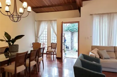 Casa com 250m² 5 quartos sendo 3 suites com 3 vagas