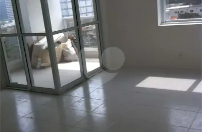 Sala comercial a um passo da faria lima em pinheiros. 2 vagas de garagem. edifício novo.