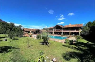 Mansão com 5 suítes, 16 vagas em lote de 3.782m² no condomínio jardim mediterrâneo em cotia