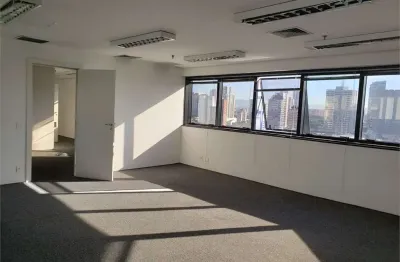 Sala comercial na barra funda em frente ao  memorial america latina