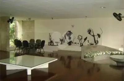 Apartamento na vila olímpia com 3 dormitórios (uma suíte), 2 banheiros e 91m², estuda permuta.