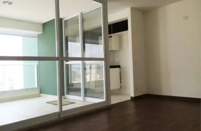 Apartamento com 2 suítes, varanda, andar alto, lazer no condomínio, a 1 km do metrô