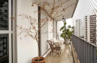 Linda cobertura em moema com 168m2, todo reformado prédio novo!!!