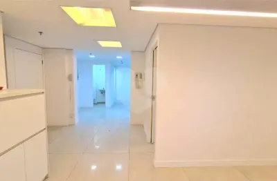 Sala dupla de 68m² no top towers com 3 banheiros, copa, 2 vagas, 3 sacadas e vista deslumbrante.