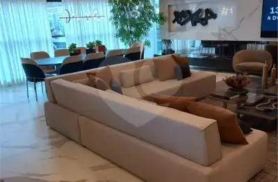 Novo, 185 m² de área útil, varanda gourmet, 4 suítes, 3 vagas determinadas,