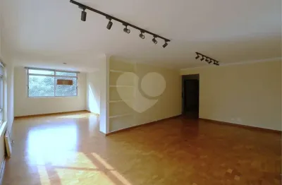 Apto um por andar em localização privilegiada, fora de rota, próximo ao parque