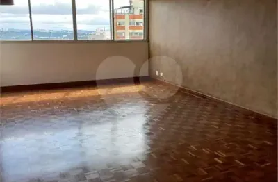 More em um bairro charmoso e ter o privilégio de caminhar 7 minutos a pé até o metrô vila madalena!! imóvel amplo à venda com 3 quartos, sendo 1 suíte, e 3 banheiros. para investidor.