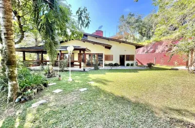 Casa em condomínio fechado com 5 quartos à venda na Rua São Lourenço, --, Águas da Fazendinha, Carapicuíba