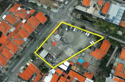 Terreno a venda de 2.266m² localizado a 600 m do aeroporto de congonhas e a 100 m da av. dos bandeirantes.