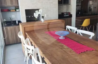 Apartamento com 97m² , 2 suítes, varanda gourmet, andar alto, 2 vagas, condomínio clube belíssimo
