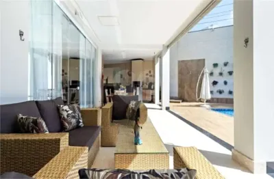 Casa 5 dormitórios ( suíte) -5 vagas de garagem -piscina - totalmente reformada