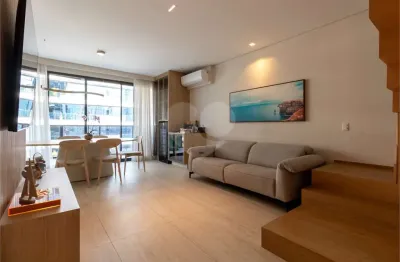 Duplex com 1 suíte, sala com varanda e cozinha gourmet integrada, lavabo, 1 vaga na vila olímpia