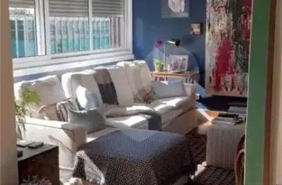 Vende-se apto no condomínio  tres maria  na avenida paulista .