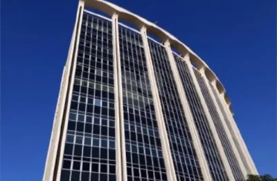 Laje comercial medindo 1.120m² de área privativa e 40 vagas de garagem