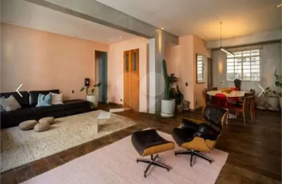 Apartamento reformado de 180m2  em higienópolis. 3 quartos varanda fechada. prédio icônico do bairro