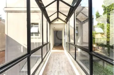Casa no jardim europa, c/ 4 vagas amplas de carros.