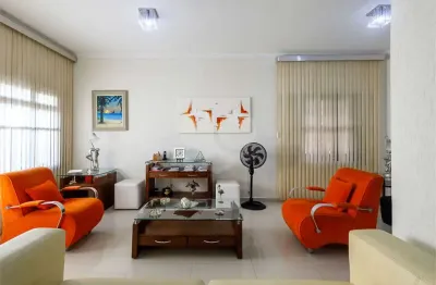 Sobrado com 4 dorm. 3 suítes, sala com 3 ambientes, piscina aquecida, sauna e vaga para 9 carros.