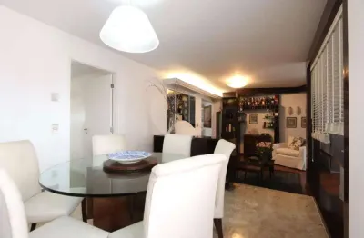 Apartamento de 220m2  com 4 dorms (sendo 2 suítes) e 4 vagas em moema passáros.