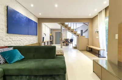 Sobrado à venda com 240m², 3 quartos, 1 suítes e 2 vagas
