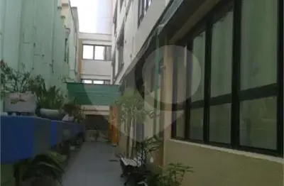 Prédio comercial grande à venda na saúde | pronto para escolas e faculdades