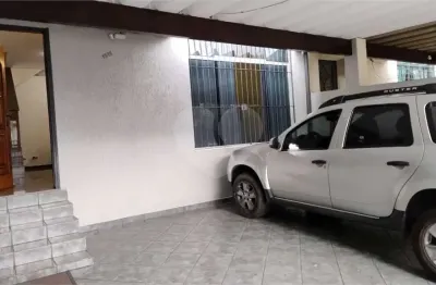 Sobrado lindo. com 3 dormitórios, garagem para 2 carros, dependências de empregados. reformada.