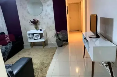 Apartamento mobiliado com bom gosto a venda. com 3 dormitórios, ampla sala, 2 ambientes em andar térreo!
