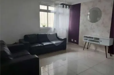 Apartamento mobiliado com bom gosto a venda. com 3 dormitórios, ampla sala, 2 ambientes em andar térreo.