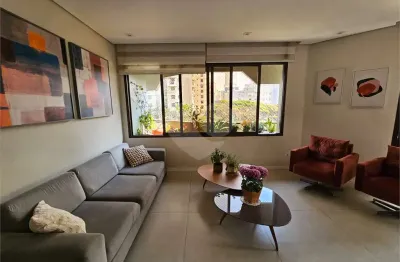 Amplo e conservado apartamento em higienopolis com 4 dormitorios, 3 vagas fixas