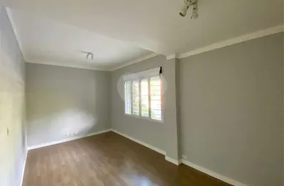 Apartamento no térreo com quintal no jardim europa.