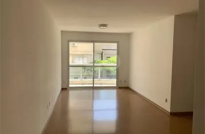 Apartamento com 111m², 3 quartos sendo 1 suíte, varanda, 3 vagas na garagem - próximo ao metrô