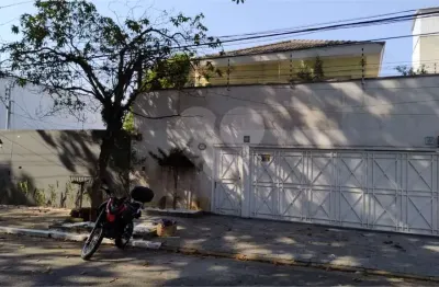 Lindo sobrado no planalto paulista, com 3 dormitórios, churrasqueira e piscina. imperdível.