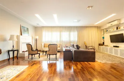 Casa moderníssima com 3 suítes avarandas em 450m2 bem distribuídos!