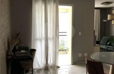 Excelente cobertura duplex à venda com planta ampla e bem distribuída em sala para dois ambientes. reformada!