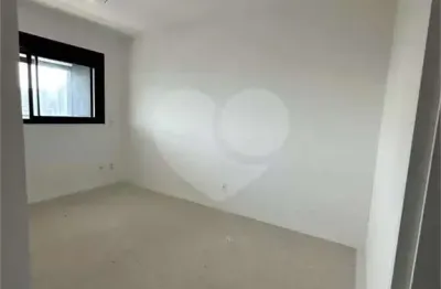 Apartamento a venda com linda vista livre para ponte estaiada em excelente localização em andar alto. próximo as linhas amarela e lilás do metrô.