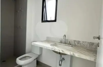 Apartamento a venda com linda vista livre para ponte estaiada em excelente localização em andar alto. próximo as linhas amarela e lilás do metrô.