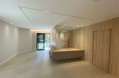 Apartamento com 3 quartos à venda na Rua Canário, --, Moema, São Paulo