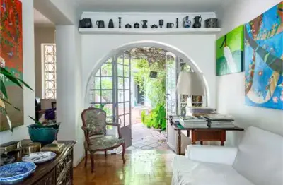 Casa próxima ao colégio saint paul e todo o comércio da gabriel monteiro dos santos.