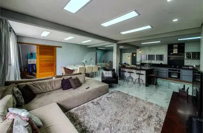 Excelente casa, com rendimento nos 03 pavimentos na vila mariana