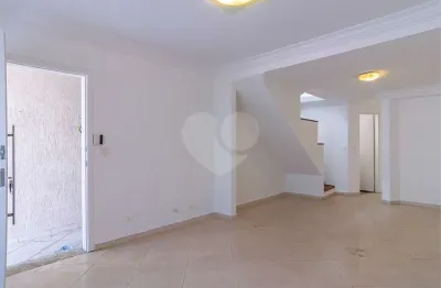 Sobrado charmoso de 113m2, living 2 ambientes, 2 suítes, 2 vagas, no brooklin.